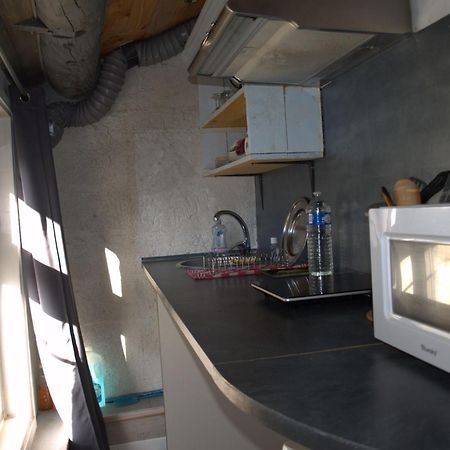 Insolite Studio -La Tour Des Templiers- Montfrin Buitenkant foto