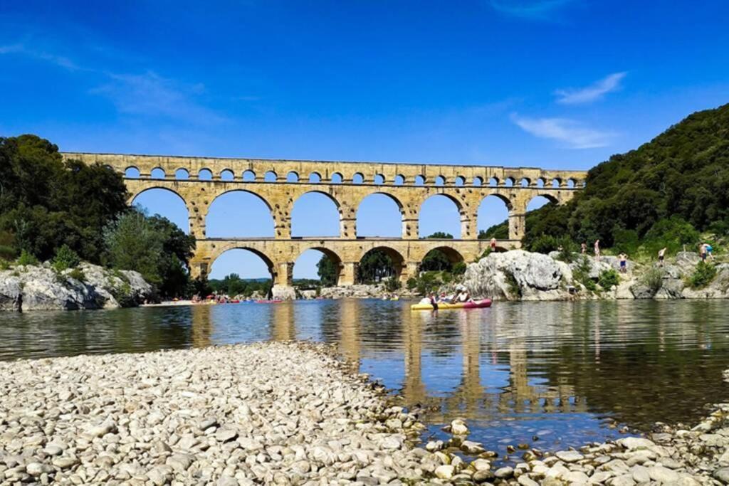 Insolite Studio -La Tour Des Templiers- Montfrin Buitenkant foto